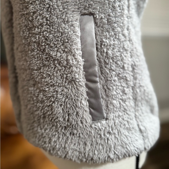 Patagonia Women's Los Gatos Fleece Vest in Salt Grey S - Picture 6 of 15